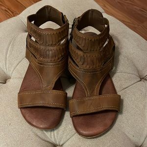 roan by bedstu sandals size 9 brand new